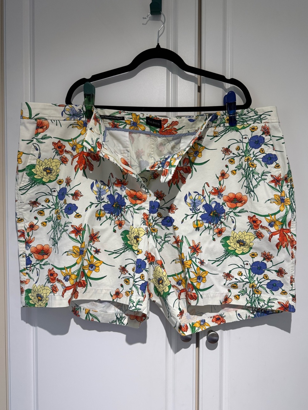 NWT Talbot’s Women’s Relaxed Chino Shorts Floral Print White Multi, Size 22W - Picture 6 of 7